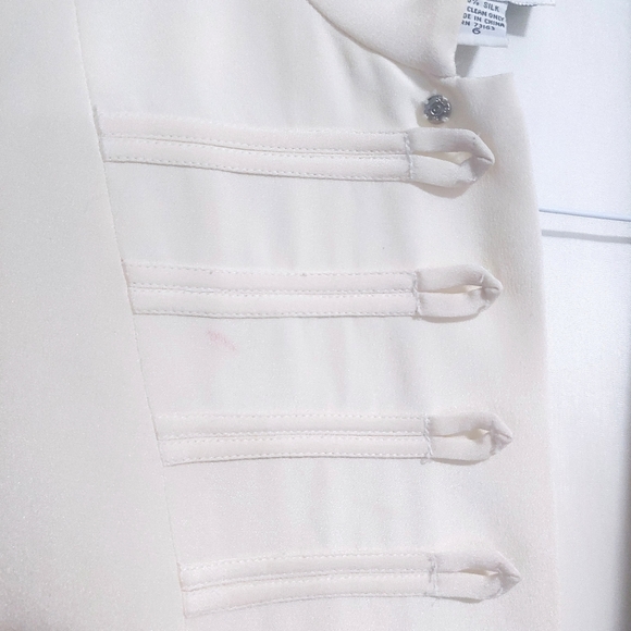 VTG Bloomingdales | Ivory Silk Jacket Gold Buttons - Picture 4 of 8